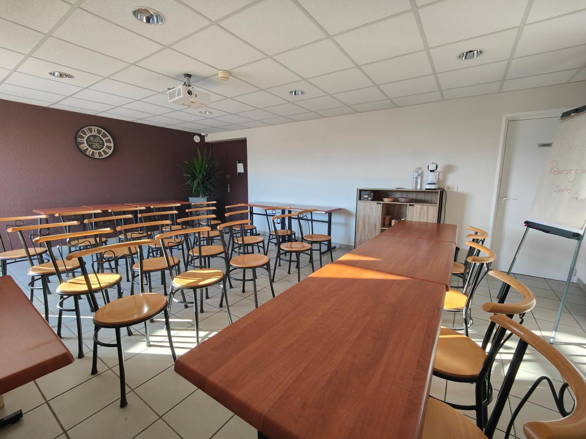 Cit'Hotel Restaurant Du Bowling De Millau Exterior photo