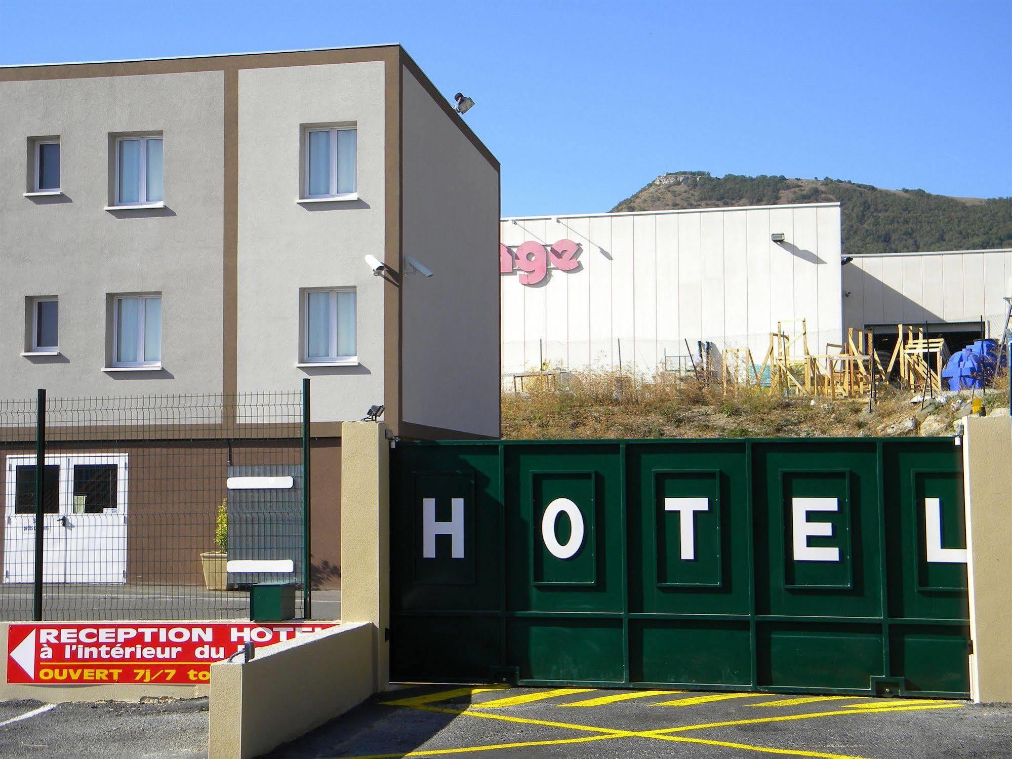 Cit'Hotel Restaurant Du Bowling De Millau Exterior photo