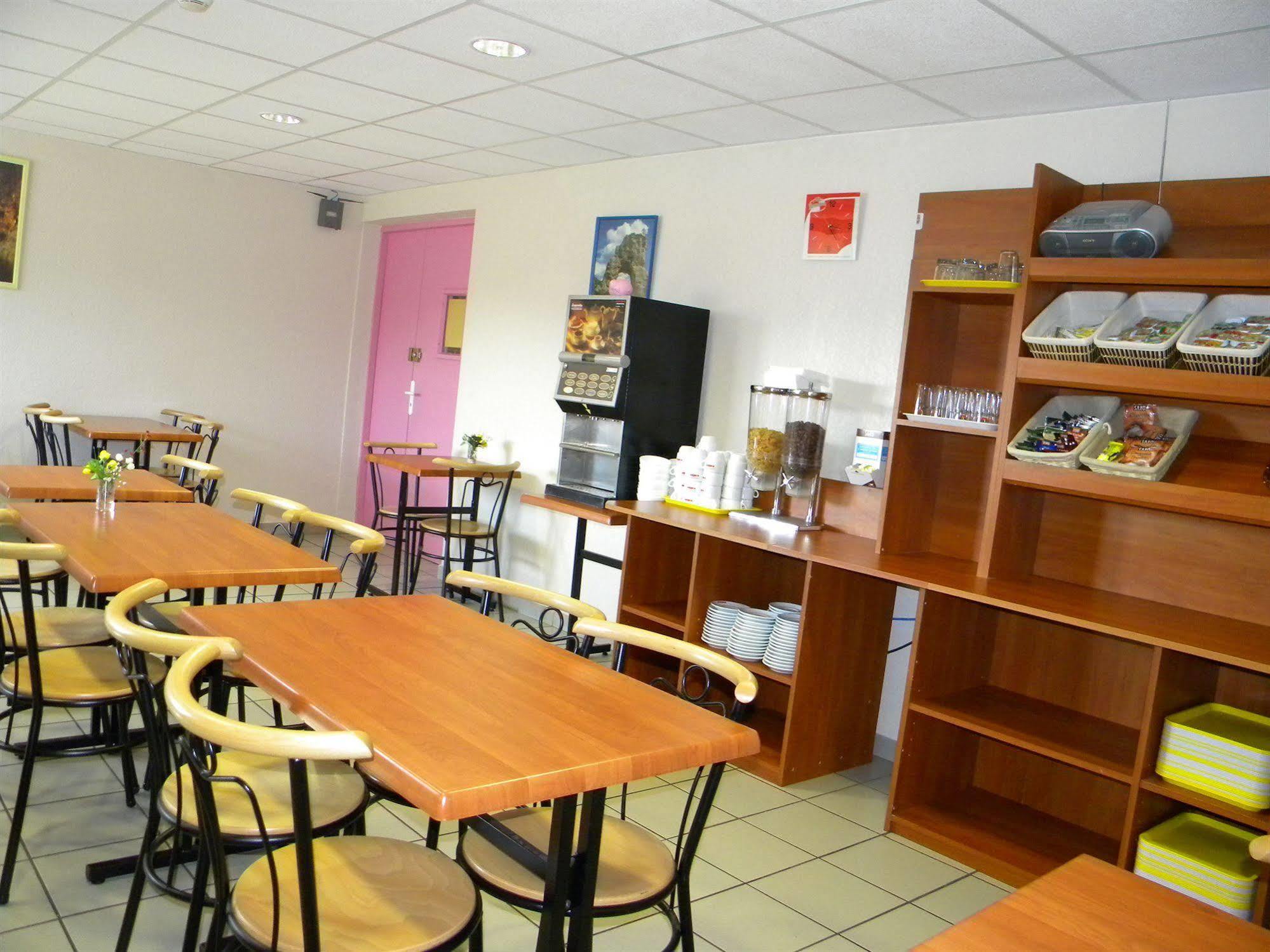 Cit'Hotel Restaurant Du Bowling De Millau Exterior photo